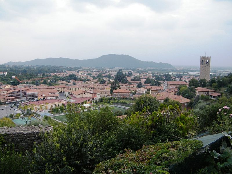 800px-panorama_-_adro_foto_luca_giarelli.jpg
