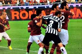 chiellini-gomitata-a-pjanic.jpeg